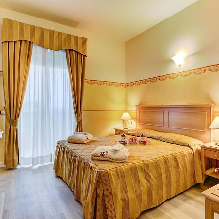 Hotel Byron Rimini Ngoại thất bức ảnh