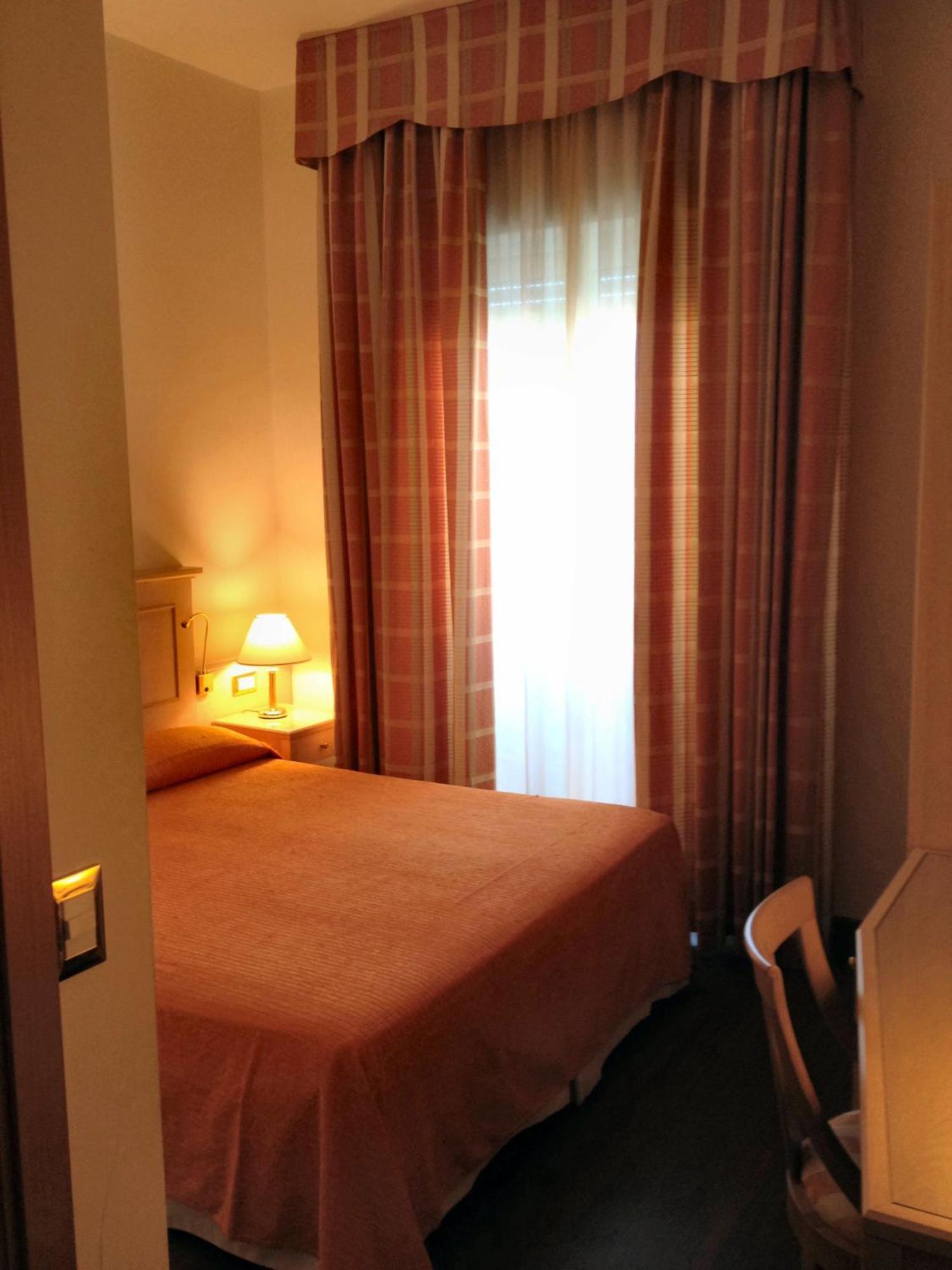 Hotel Byron Rimini Phòng bức ảnh