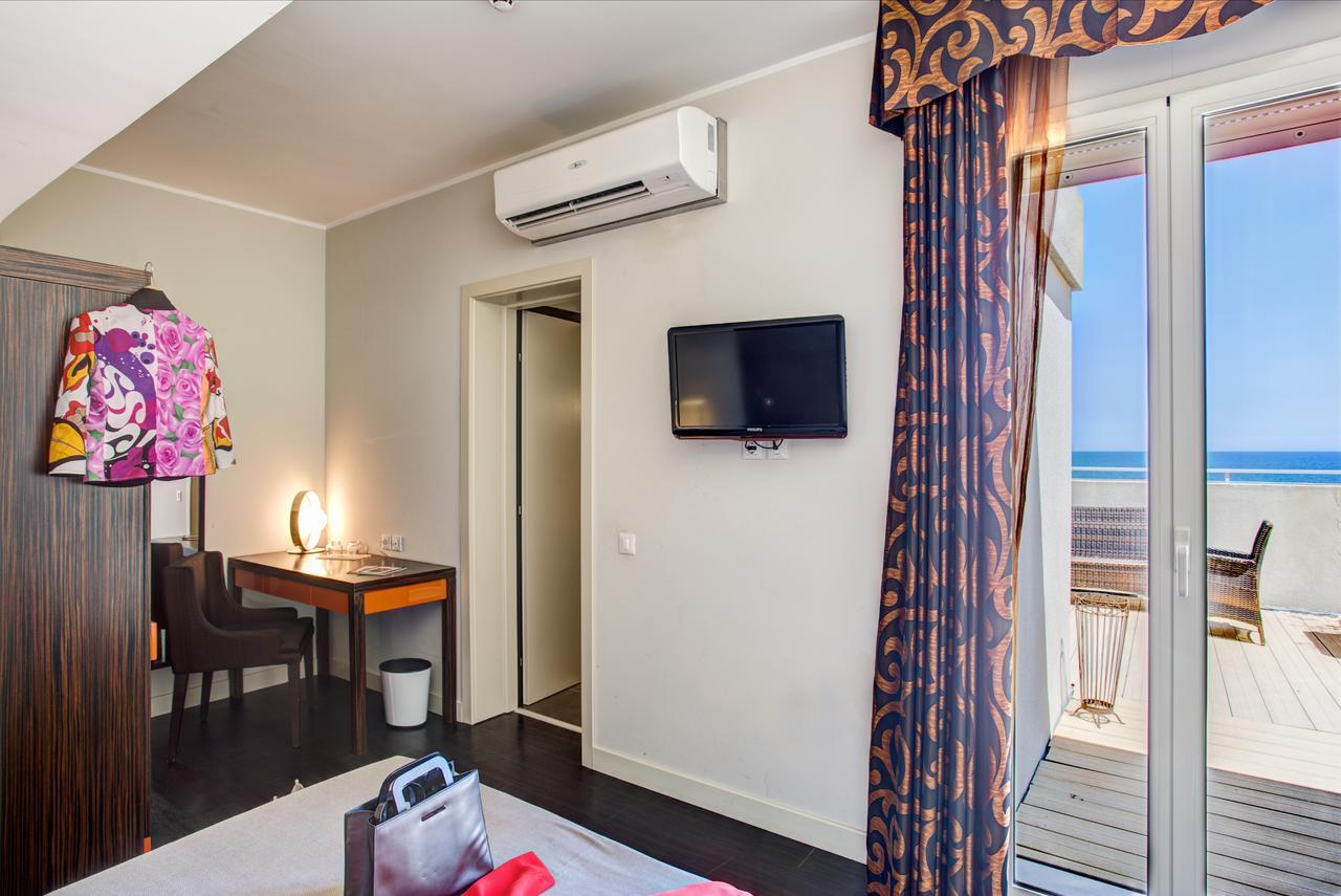 Hotel Byron Rimini Ngoại thất bức ảnh