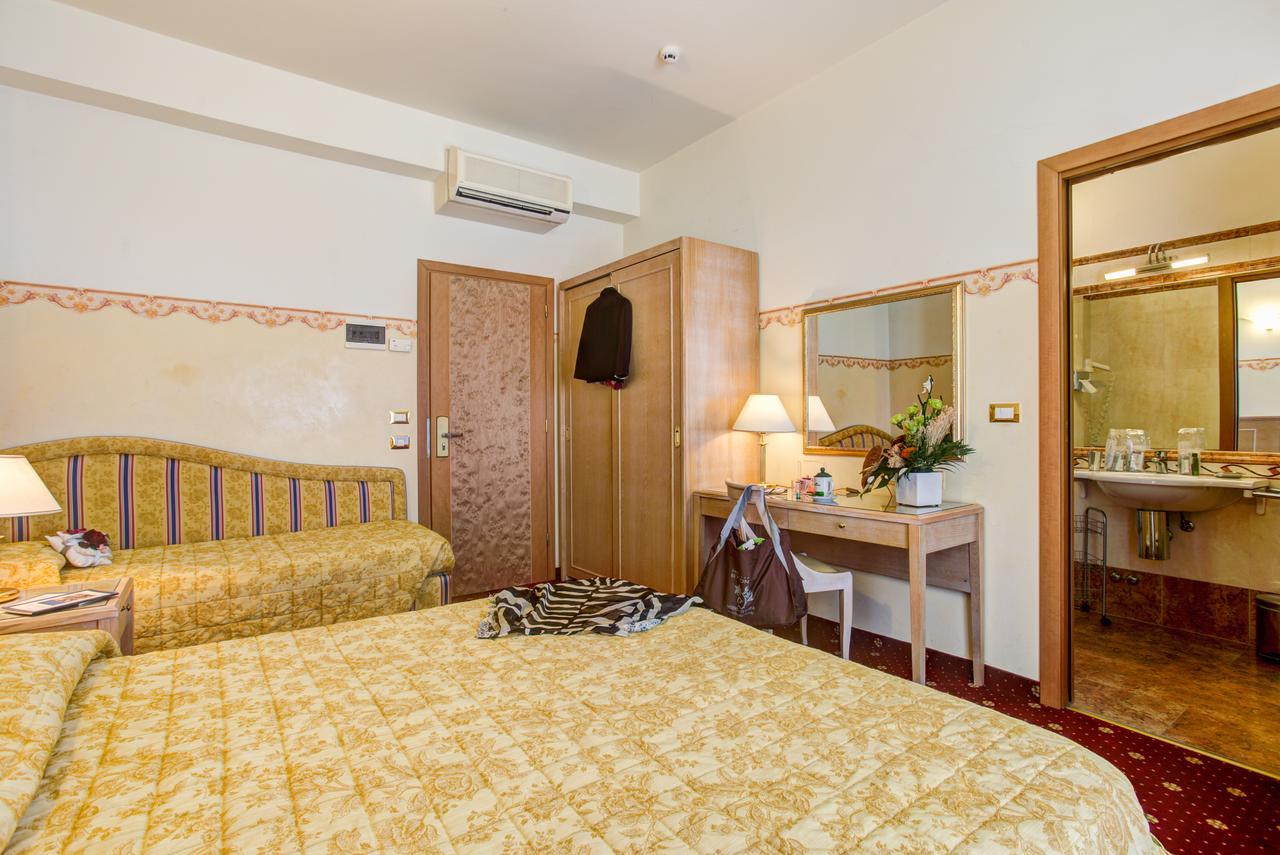 Hotel Byron Rimini Ngoại thất bức ảnh